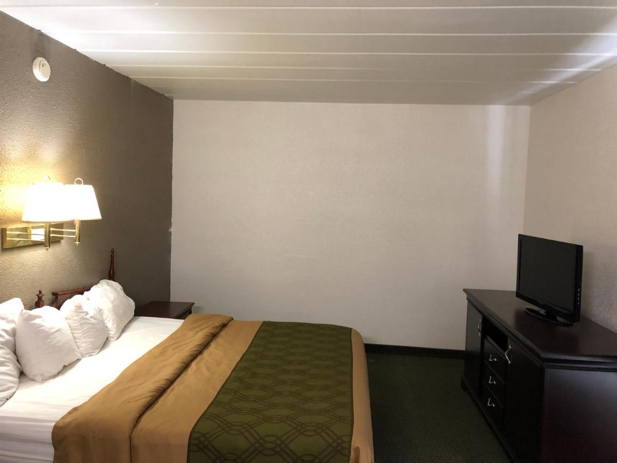 Econo Lodge Wisconsin Rapids Eksteriør billede