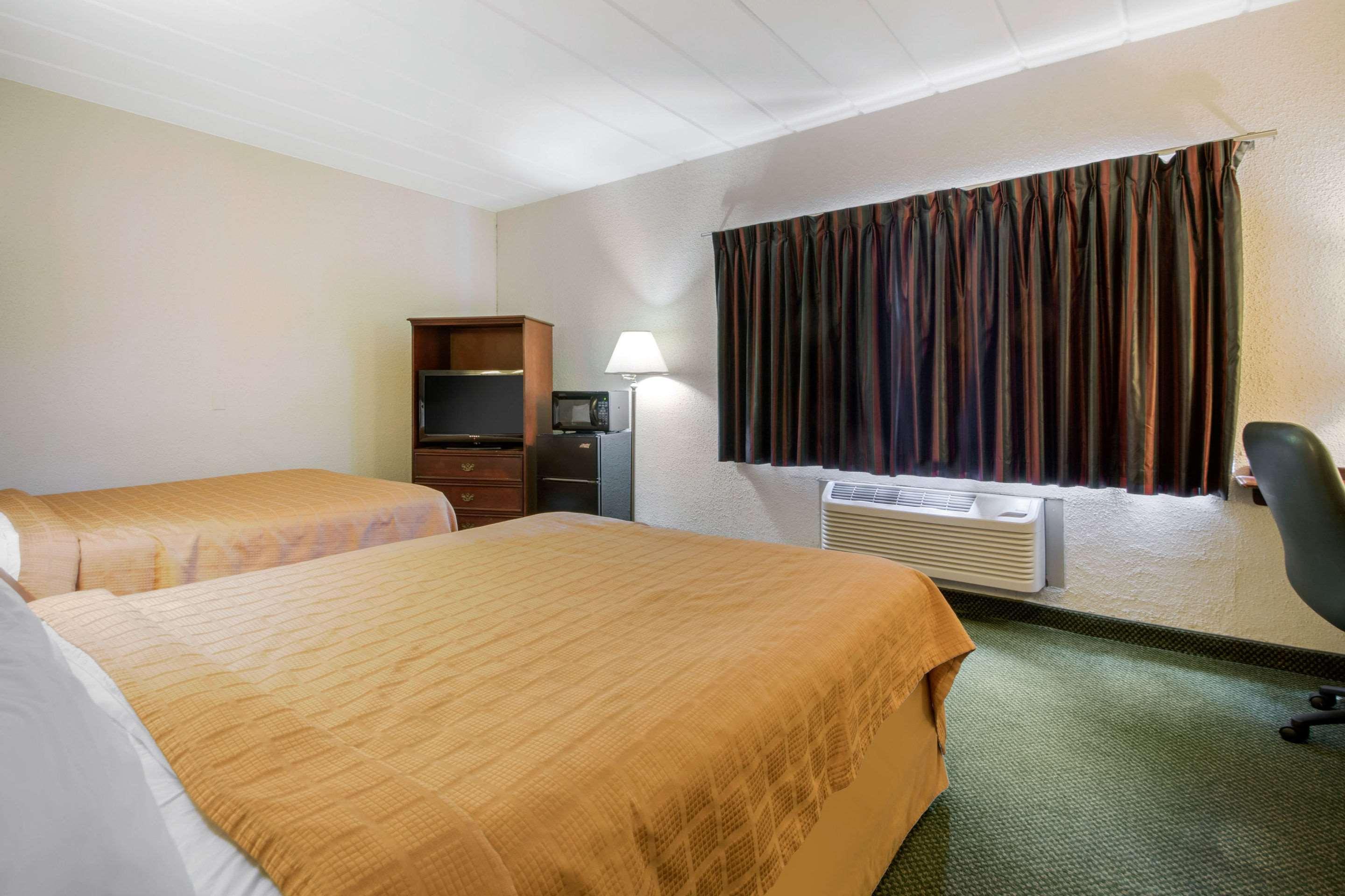 Econo Lodge Wisconsin Rapids Eksteriør billede