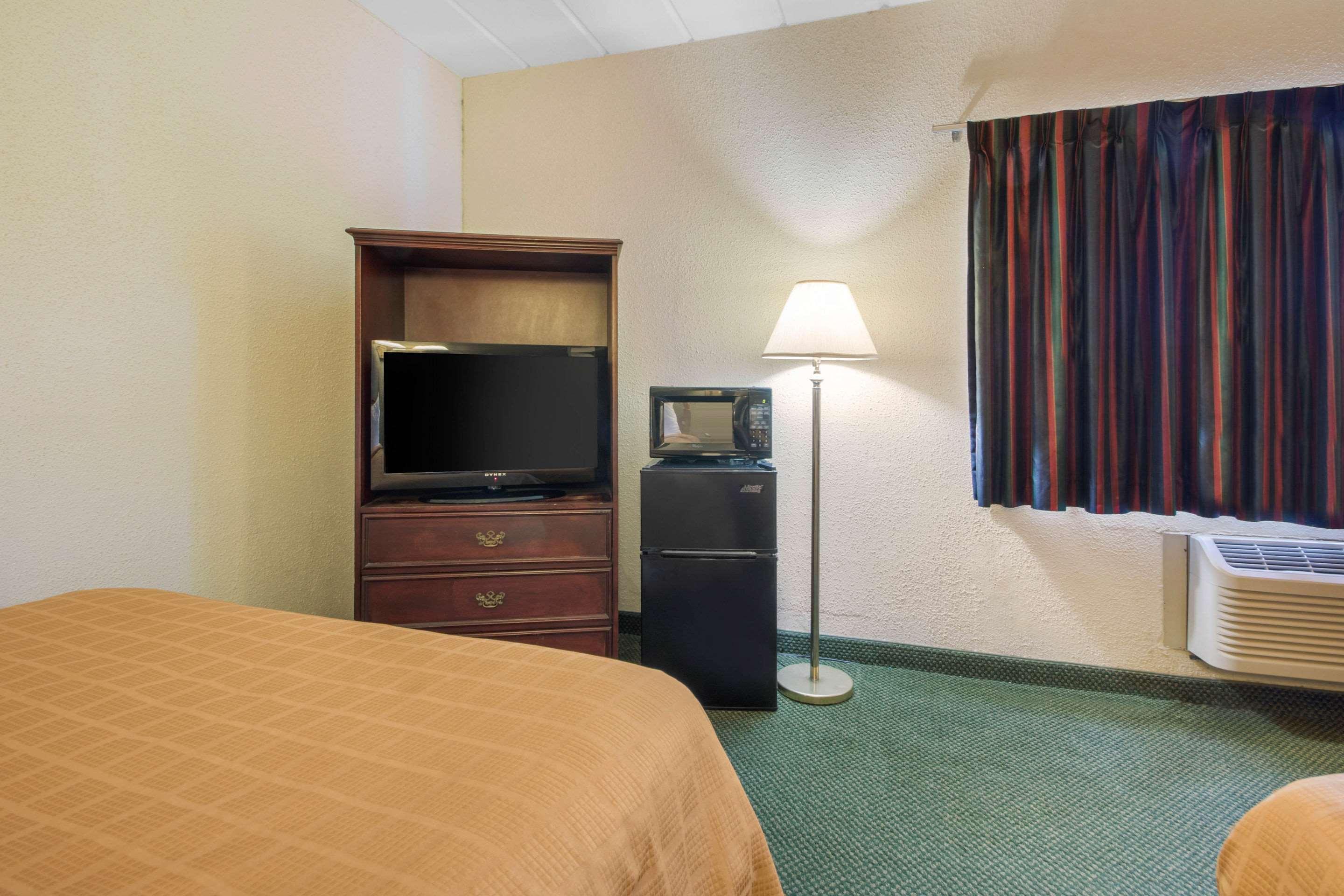 Econo Lodge Wisconsin Rapids Eksteriør billede