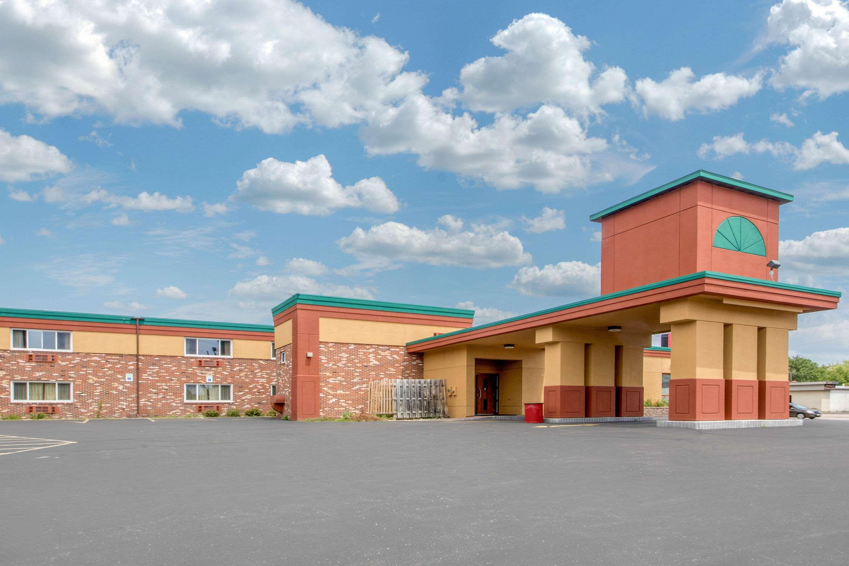 Econo Lodge Wisconsin Rapids Eksteriør billede