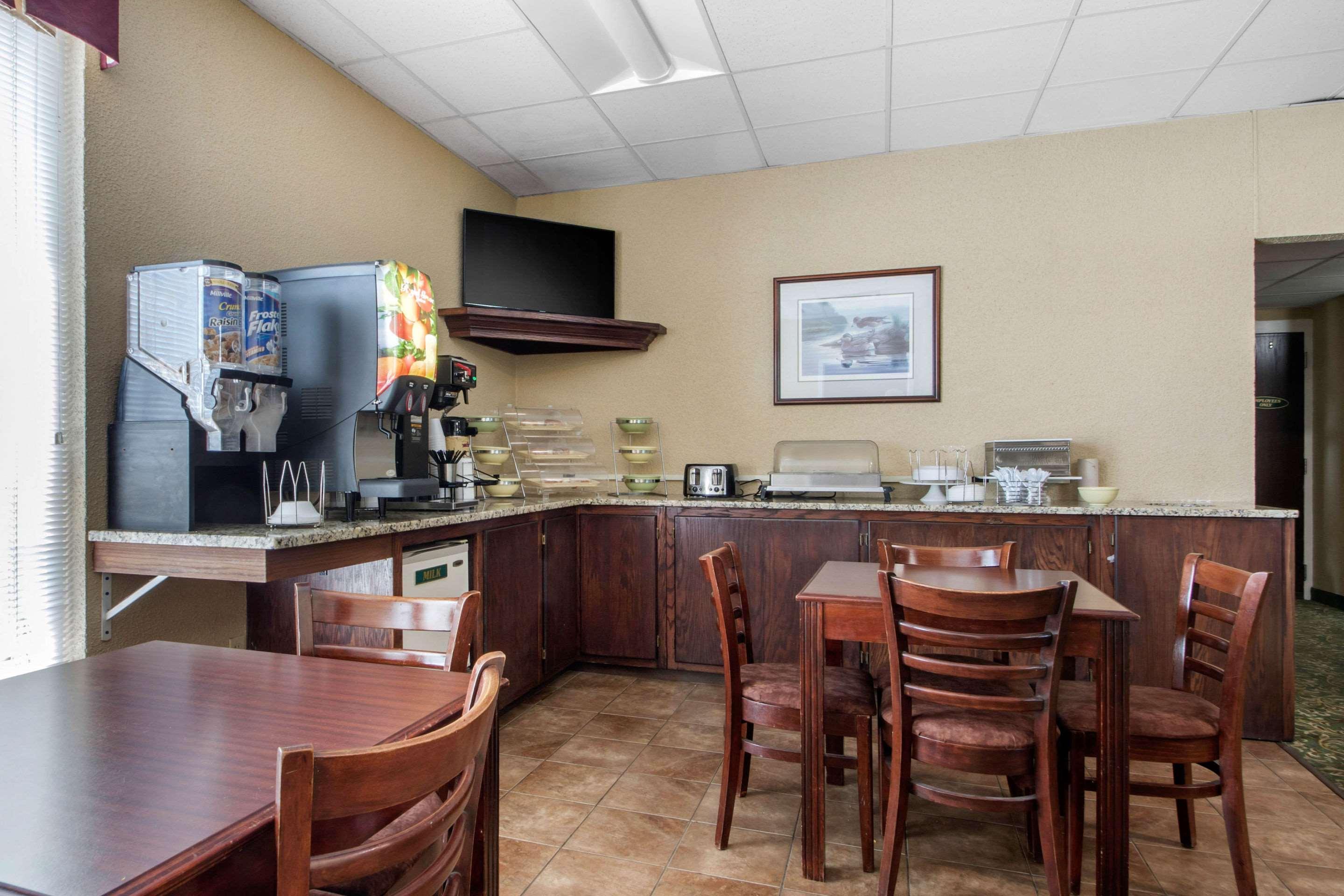 Econo Lodge Wisconsin Rapids Eksteriør billede