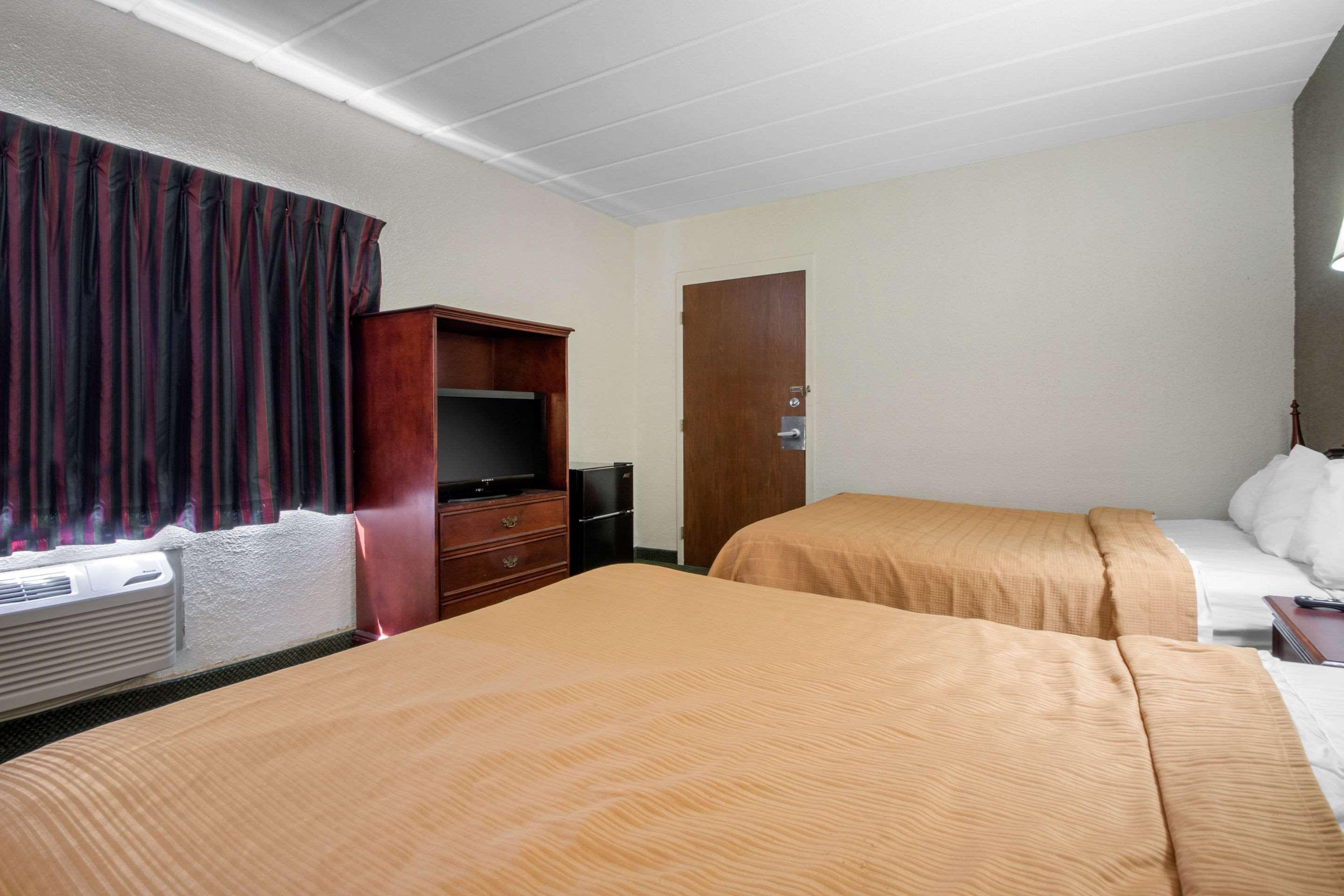 Econo Lodge Wisconsin Rapids Eksteriør billede