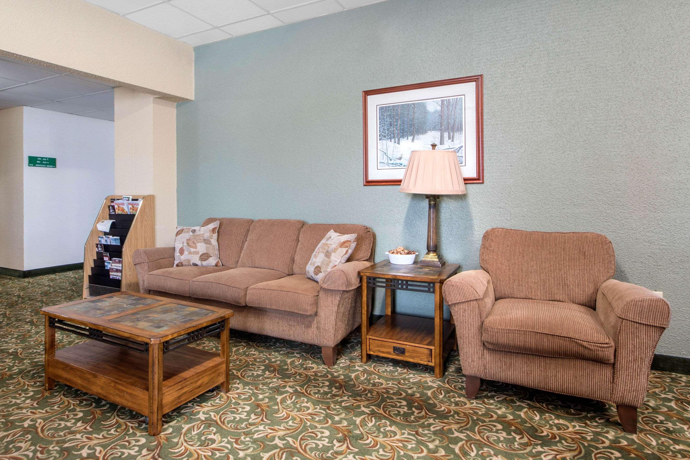 Econo Lodge Wisconsin Rapids Eksteriør billede