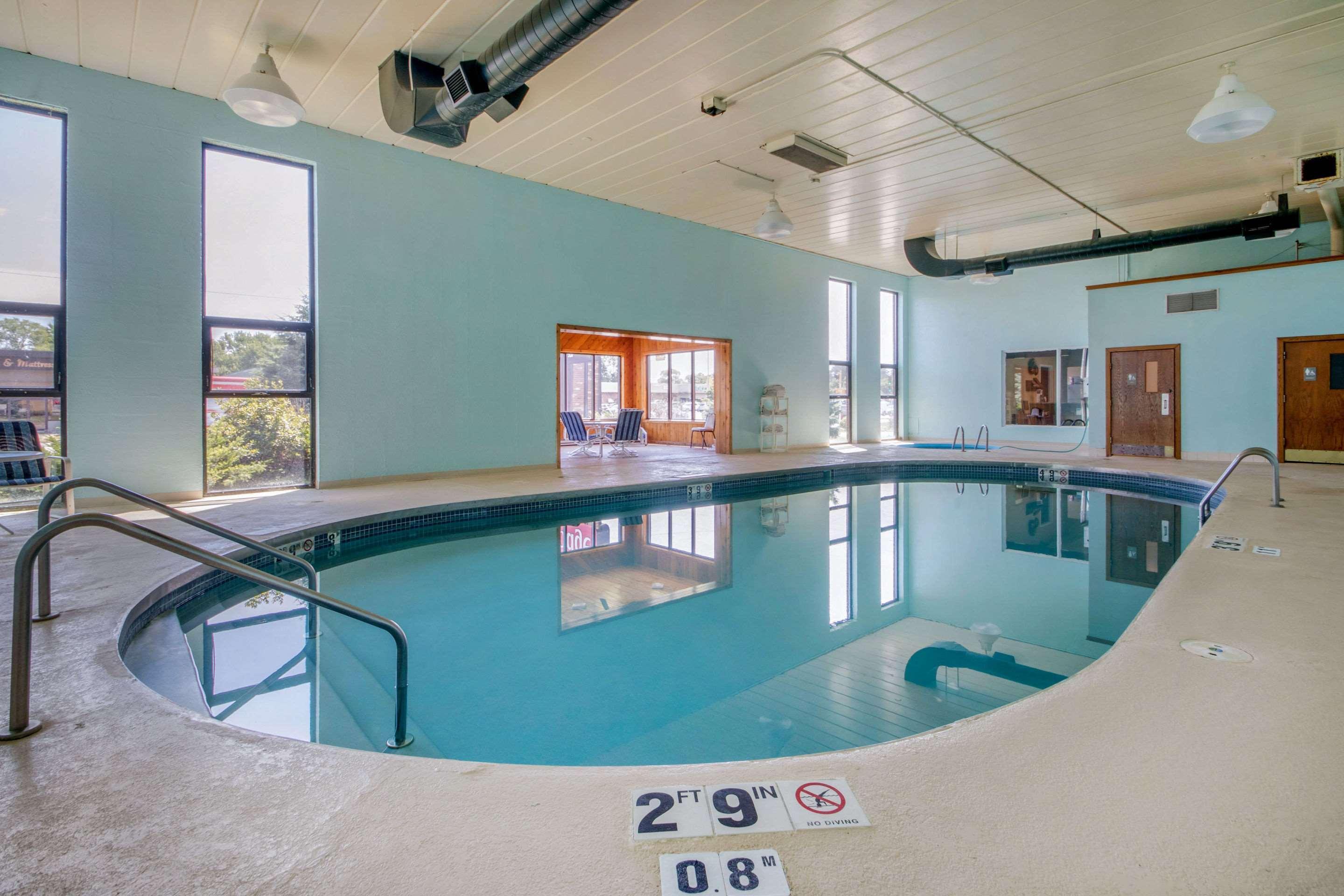 Econo Lodge Wisconsin Rapids Eksteriør billede