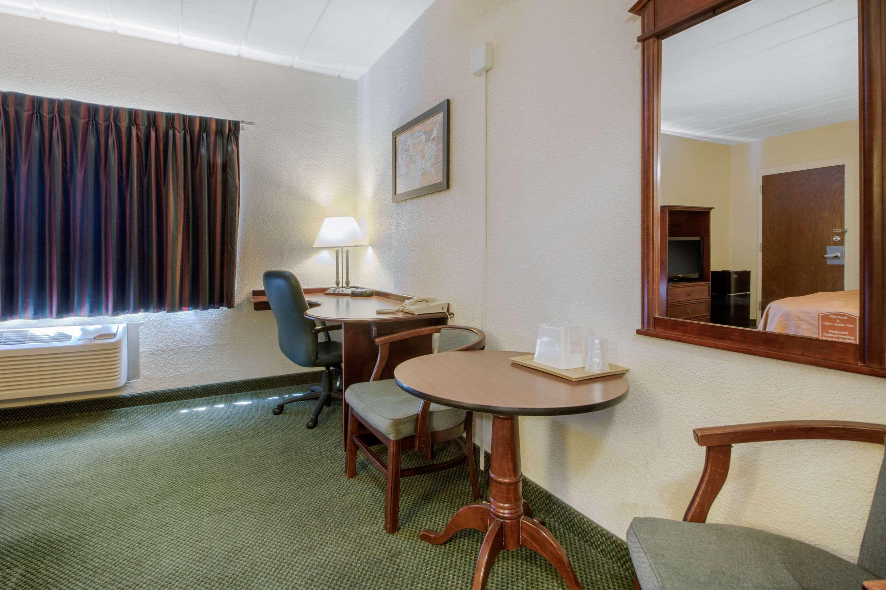Econo Lodge Wisconsin Rapids Eksteriør billede