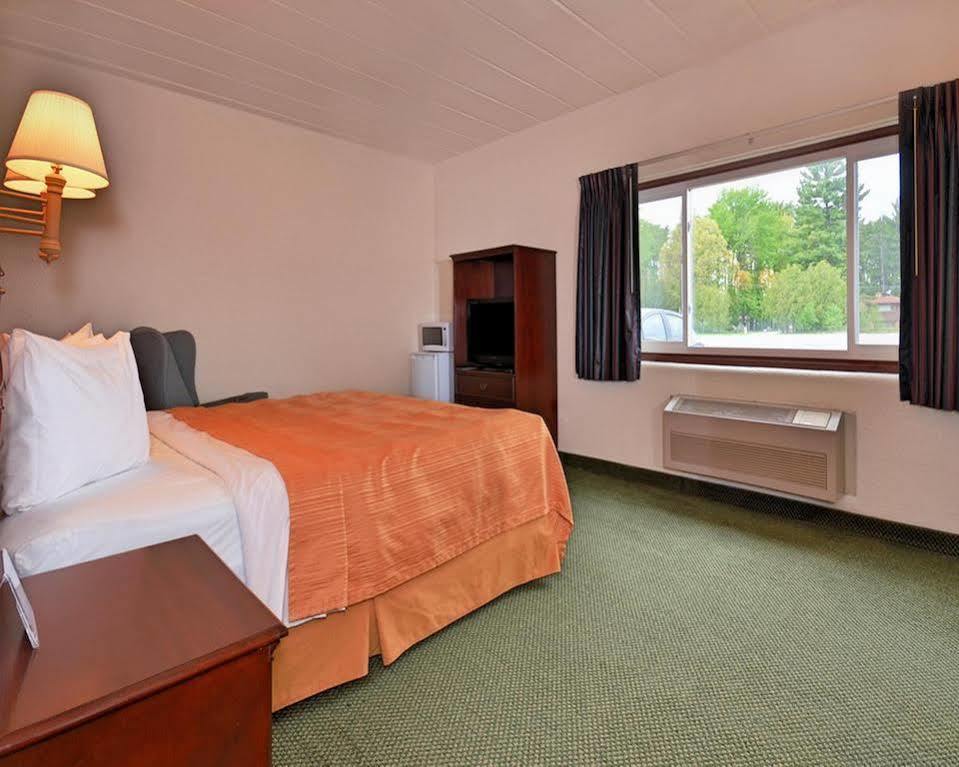Econo Lodge Wisconsin Rapids Eksteriør billede