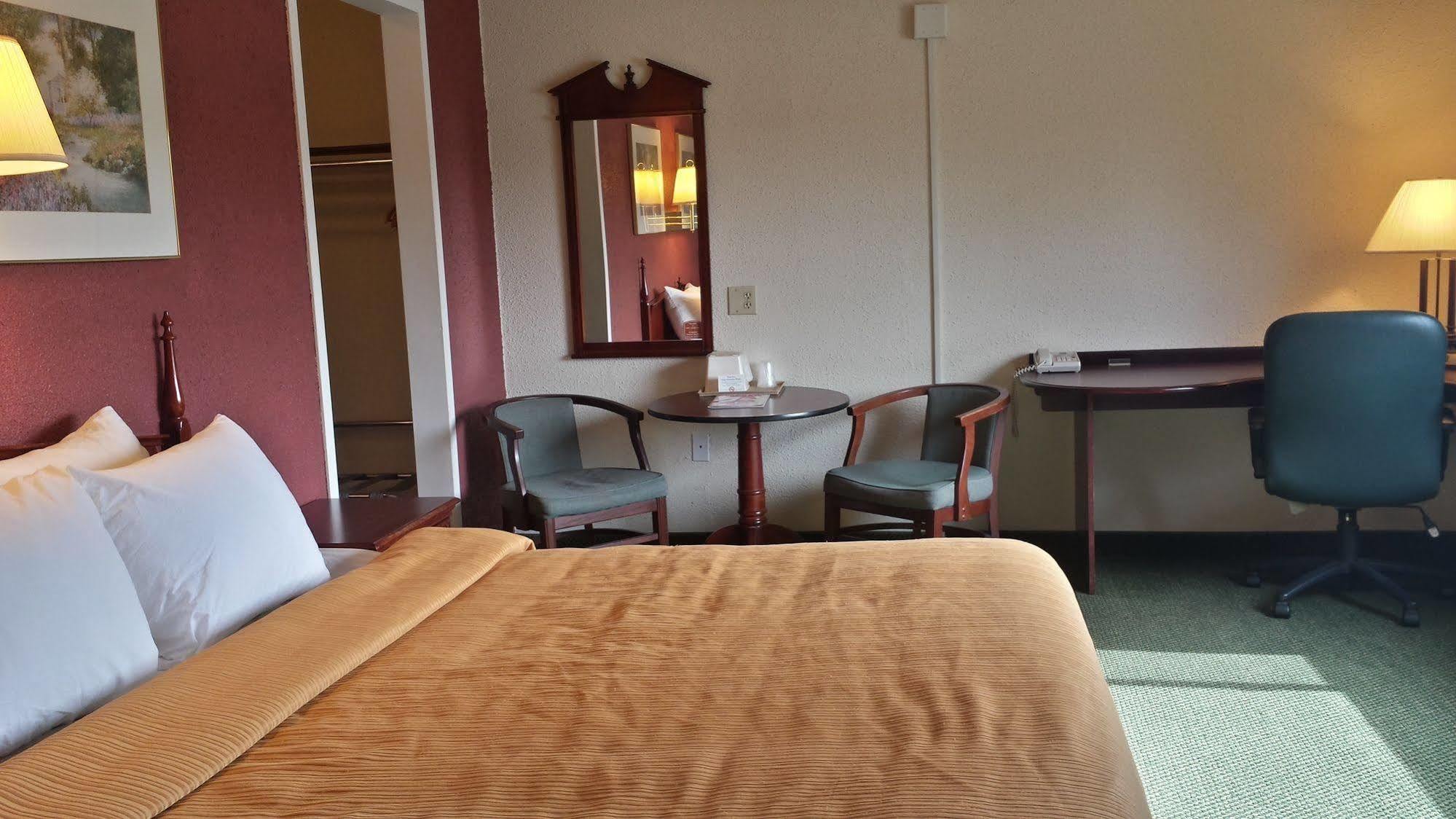 Econo Lodge Wisconsin Rapids Eksteriør billede