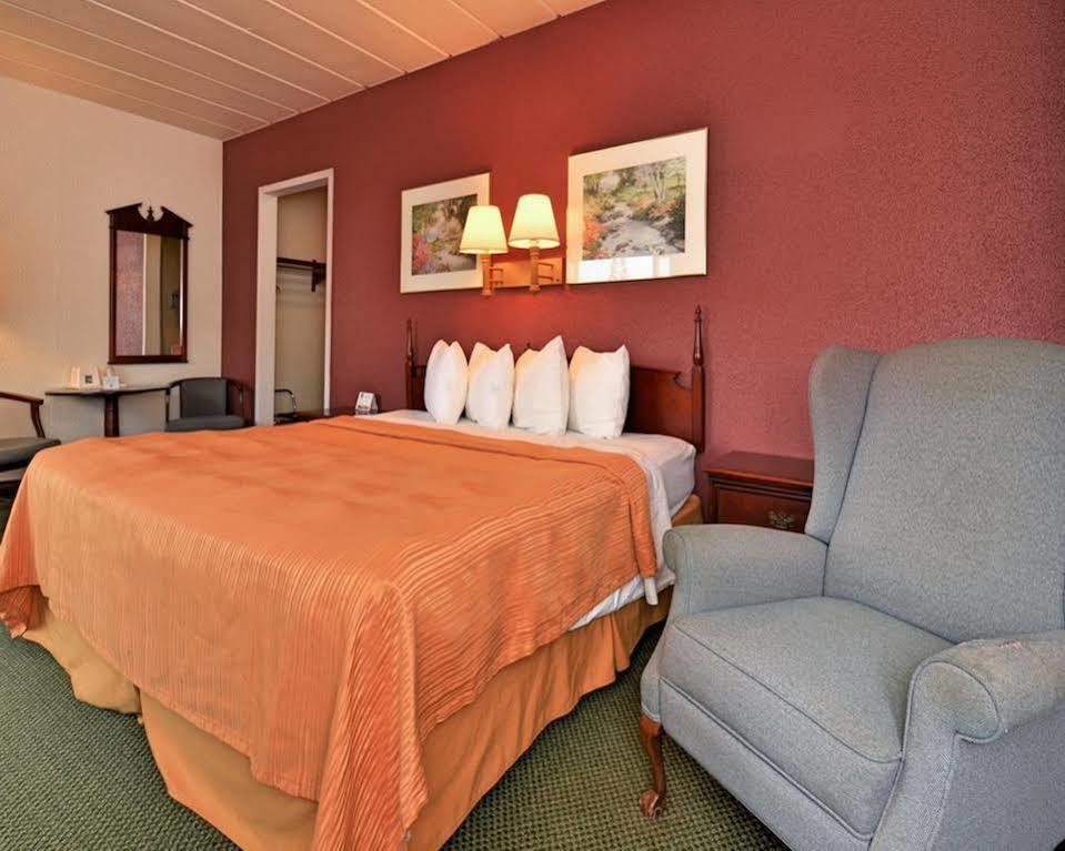 Econo Lodge Wisconsin Rapids Eksteriør billede